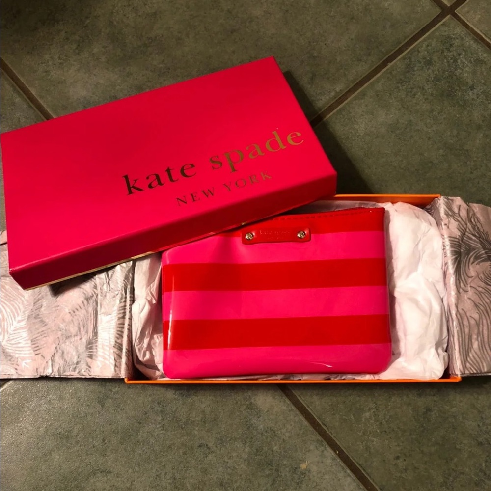 NWT, Kate Spade wristlet, clutch. Comes in box - Picture 2 of 8